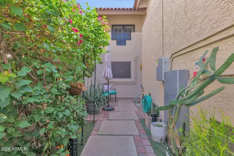 Exterior - 5812 N 12th St #30, Phoenix, AZ 85014 photo 2 of 11