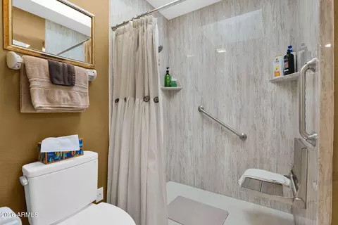 Bath - 5812 N 12th St #30, Phoenix, AZ 85014 photo 2 of 3