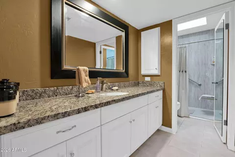 Bath - 5812 N 12th St #30, Phoenix, AZ 85014 photo 1 of 3