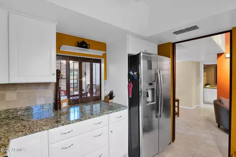 Kitchen - 5812 N 12th St #30, Phoenix, AZ 85014 photo 3 of 4