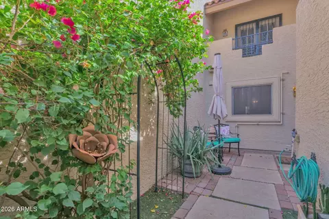 Exterior - 5812 N 12th St #30, Phoenix, AZ 85014 photo 4 of 11