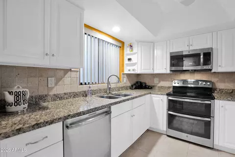 Kitchen - 5812 N 12th St #30, Phoenix, AZ 85014 photo 1 of 4