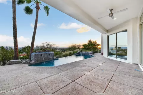 Exterior - 2040 E Vista Ave, Phoenix, AZ 85020 photo 6 of 10