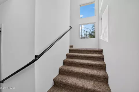 Entry Way - 2040 E Vista Ave, Phoenix, AZ 85020 photo 3 of 5