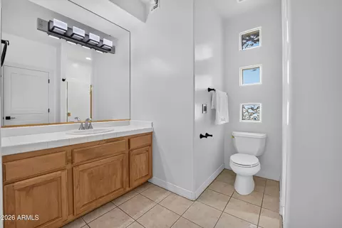 Bath - 2040 E Vista Ave, Phoenix, AZ 85020 photo 2 of 7