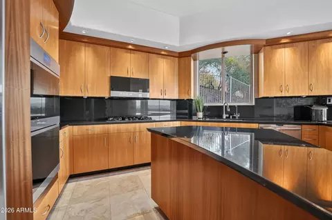 Kitchen - 2040 E Vista Ave, Phoenix, AZ 85020 photo 3 of 3