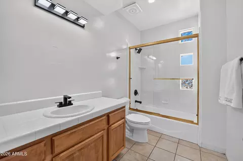 Bath - 2040 E Vista Ave, Phoenix, AZ 85020 photo 3 of 7