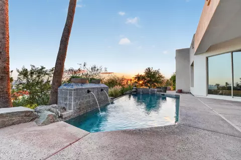 Exterior - 2040 E Vista Ave, Phoenix, AZ 85020 photo 1 of 10