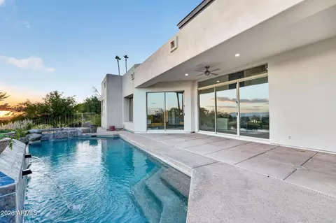 Exterior - 2040 E Vista Ave, Phoenix, AZ 85020 photo 5 of 10