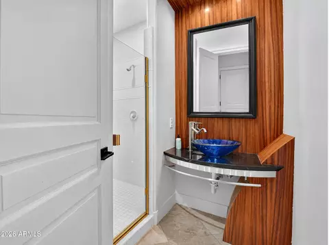 Bath - 2040 E Vista Ave, Phoenix, AZ 85020 photo 7 of 7