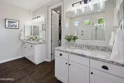 Bath - 509 E Balao Dr, Phoenix, AZ 85085 photo 3 of 3