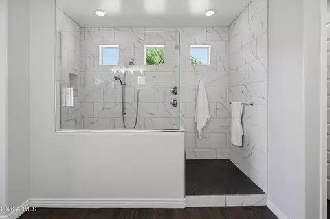 Bath - 509 E Balao Dr, Phoenix, AZ 85085 photo 1 of 3