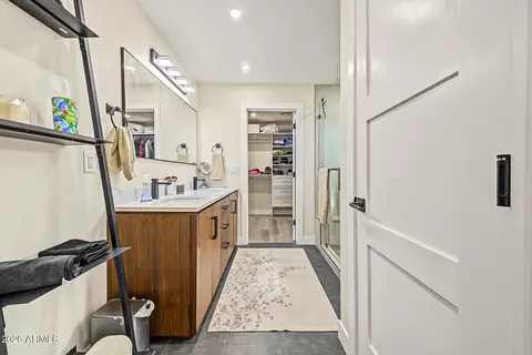 Bath - 4845 E Fairmount Ave, Phoenix, AZ 85018 photo 1 of 5