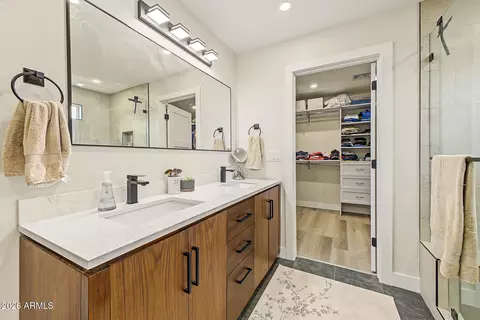 Bath - 4845 E Fairmount Ave, Phoenix, AZ 85018 photo 3 of 5