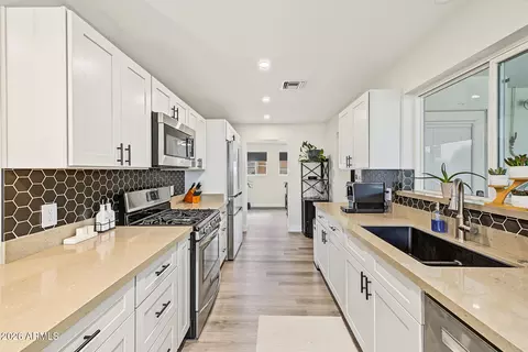 Kitchen - 4845 E Fairmount Ave, Phoenix, AZ 85018 photo 2 of 3
