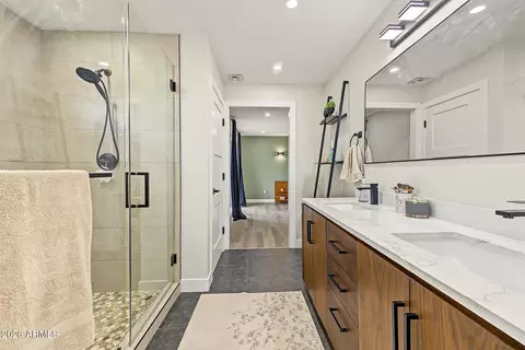 Bath - 4845 E Fairmount Ave, Phoenix, AZ 85018 photo 4 of 5