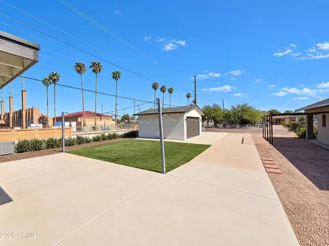 Exterior - 1131 E Virginia Ave, Phoenix, AZ 85006 photo 3 of 7