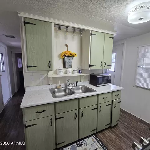 8401 N 67th Ave #104, Glendale, AZ 85302