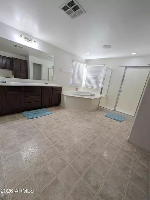Bath - 5311 S 23rd Pl, Phoenix, AZ 85040 photo 2 of 4