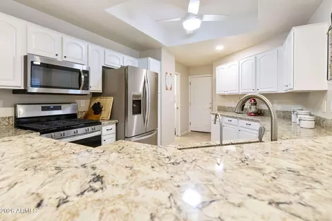 Kitchen - 4202 E Broadway Rd #17, Mesa, AZ 85206 photo 3 of 8