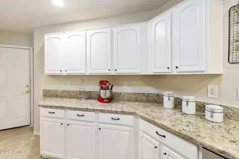 Kitchen - 4202 E Broadway Rd #17, Mesa, AZ 85206 photo 6 of 8