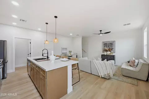 Entry Way - 170 E Monterey Way, Phoenix, AZ 85012 photo 1 of 2