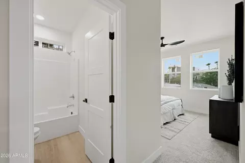 Entry Way - 170 E Monterey Way, Phoenix, AZ 85012 photo 2 of 2