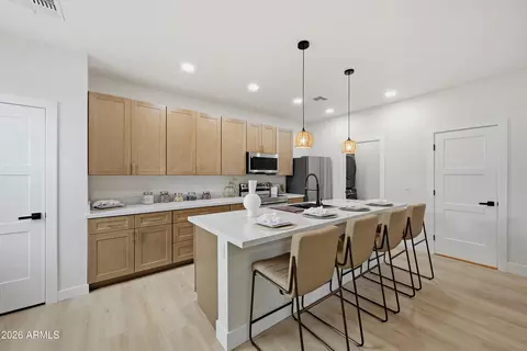 Kitchen - 170 E Monterey Way, Phoenix, AZ 85012 photo 2 of 2