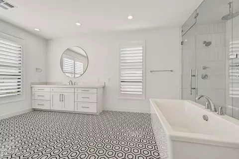 Bath - 3849 E Sagebrush St, Gilbert, AZ 85296 photo 2 of 11