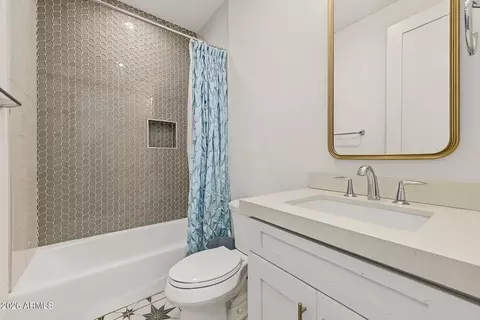 Bath - 3849 E Sagebrush St, Gilbert, AZ 85296 photo 7 of 11