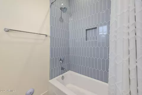 Bath - 3849 E Sagebrush St, Gilbert, AZ 85296 photo 9 of 11