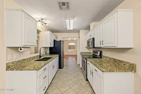 Kitchen - 1757 W Ray Ln, Apache Junction, AZ 85120 photo 2 of 3