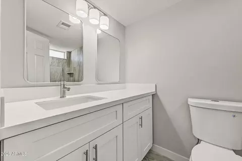 Bath - 3045 W Libby St, Phoenix, AZ 85053 photo 2 of 2