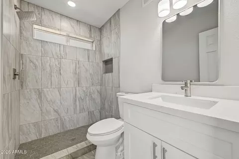 Bath - 3045 W Libby St, Phoenix, AZ 85053 photo 1 of 2