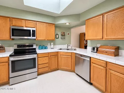 Kitchen - 4001 E Lupine Ave, Phoenix, AZ 85028 photo 2 of 2