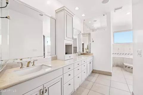 Bath - 1435 E Rancho Dr, Phoenix, AZ 85014 photo 1 of 8