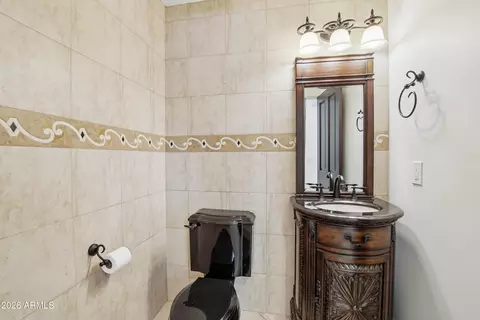 Bath - 1435 E Rancho Dr, Phoenix, AZ 85014 photo 8 of 8