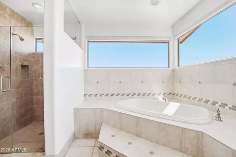 Bath - 1435 E Rancho Dr, Phoenix, AZ 85014 photo 2 of 8