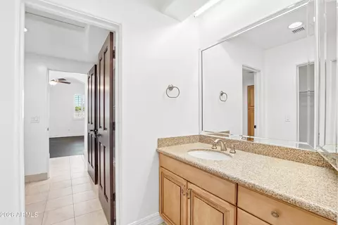Bath - 1435 E Rancho Dr, Phoenix, AZ 85014 photo 6 of 8