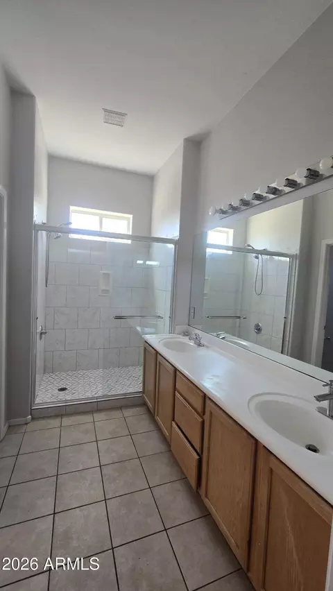 Bath - 6522 S 5th Pl, Phoenix, AZ 85042 photo 1 of 1