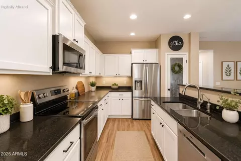 Kitchen - 4730 S Twinleaf Dr, Gilbert, AZ 85297 photo 2 of 3