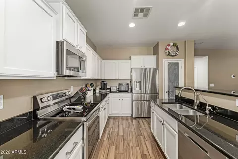 Kitchen - 4730 S Twinleaf Dr, Gilbert, AZ 85297 photo 3 of 3