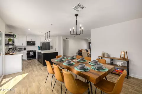 Dining - 15236 N 20th Pl, Phoenix, AZ 85022 photo 3 of 3