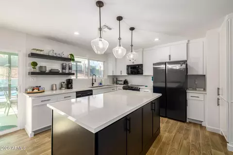 Kitchen - 15236 N 20th Pl, Phoenix, AZ 85022 photo 2 of 5