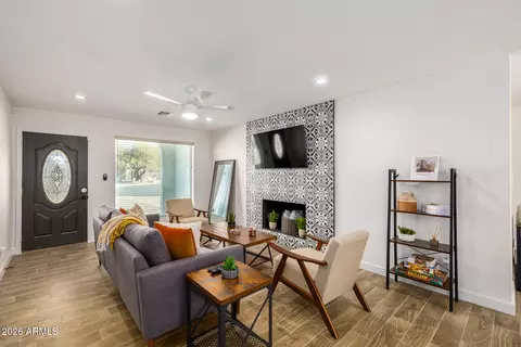 Living - 15236 N 20th Pl, Phoenix, AZ 85022 photo 2 of 3