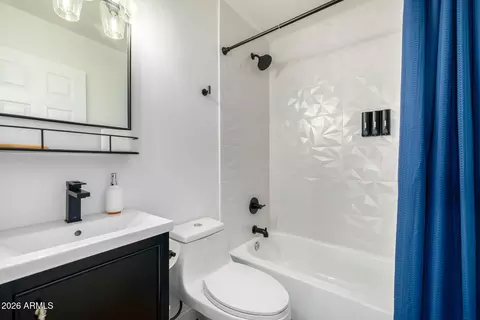 Bath - 15236 N 20th Pl, Phoenix, AZ 85022 photo 2 of 2