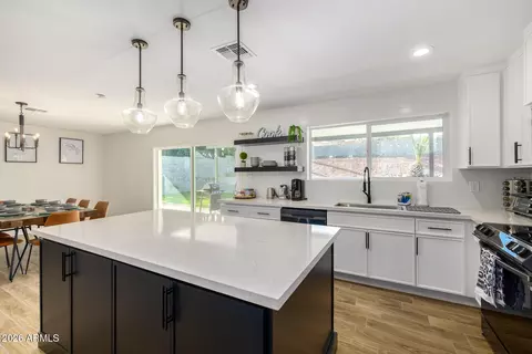 Kitchen - 15236 N 20th Pl, Phoenix, AZ 85022 photo 3 of 5