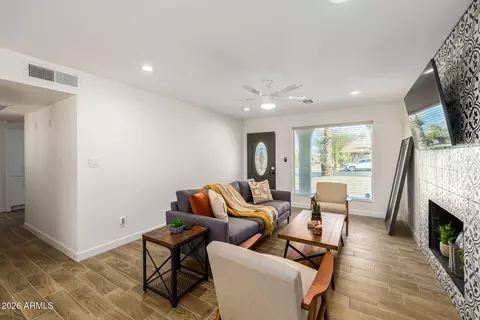 Living - 15236 N 20th Pl, Phoenix, AZ 85022 photo 3 of 3