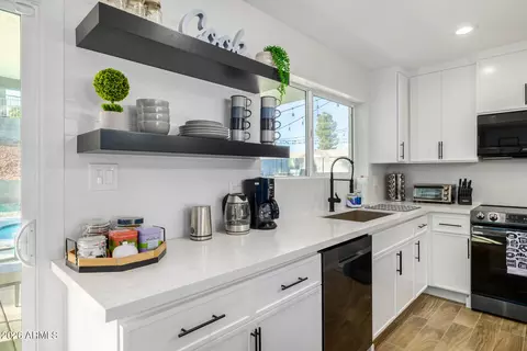 Kitchen - 15236 N 20th Pl, Phoenix, AZ 85022 photo 5 of 5