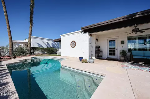 Exterior - 1229 E Rowlands Ln, Phoenix, AZ 85022 photo 5 of 8